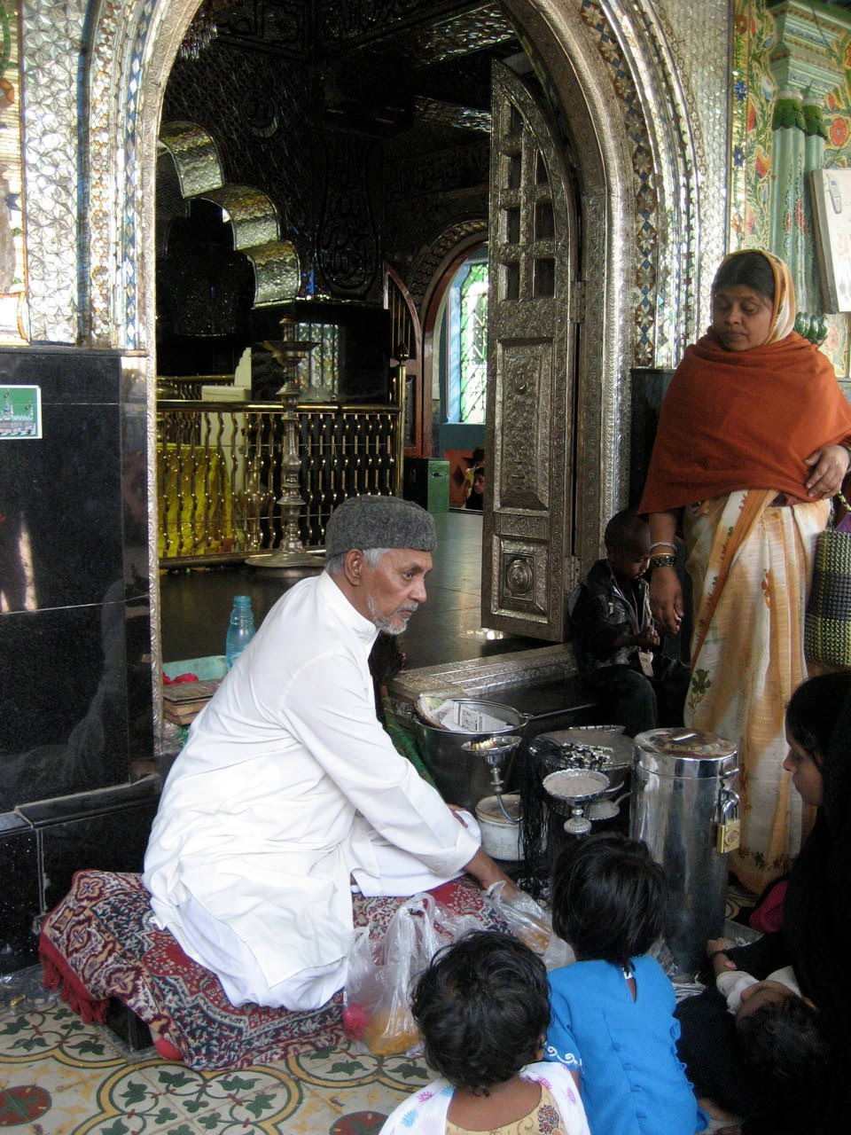 Rituals At Hazrat Tawakkal Mastan Dargah Bengalaru MAVCOR